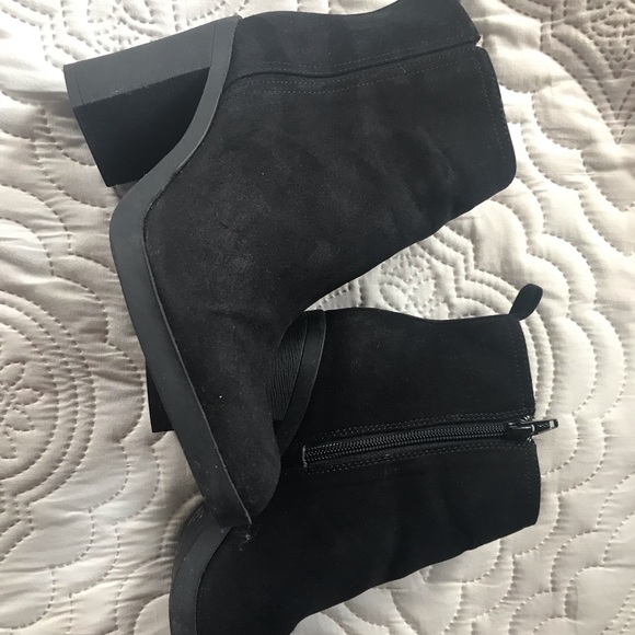 Black suede heeled boots - Picture 3 of 4